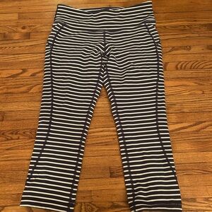 Women’s New Balance Cropped Navy White Striped Leggings SIZE SMALL